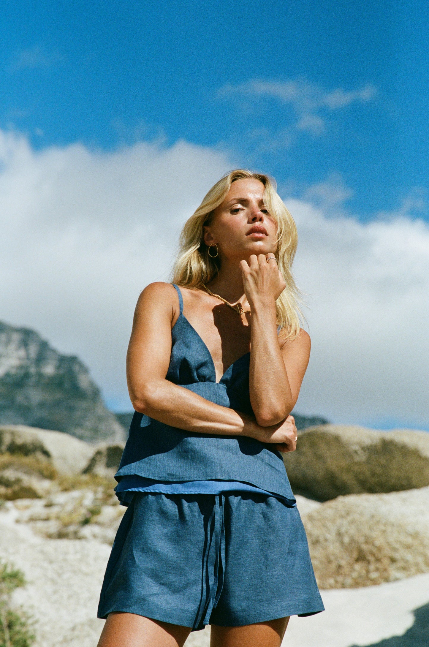 Tóxo Squid V-Strap Linen Top, Chambray