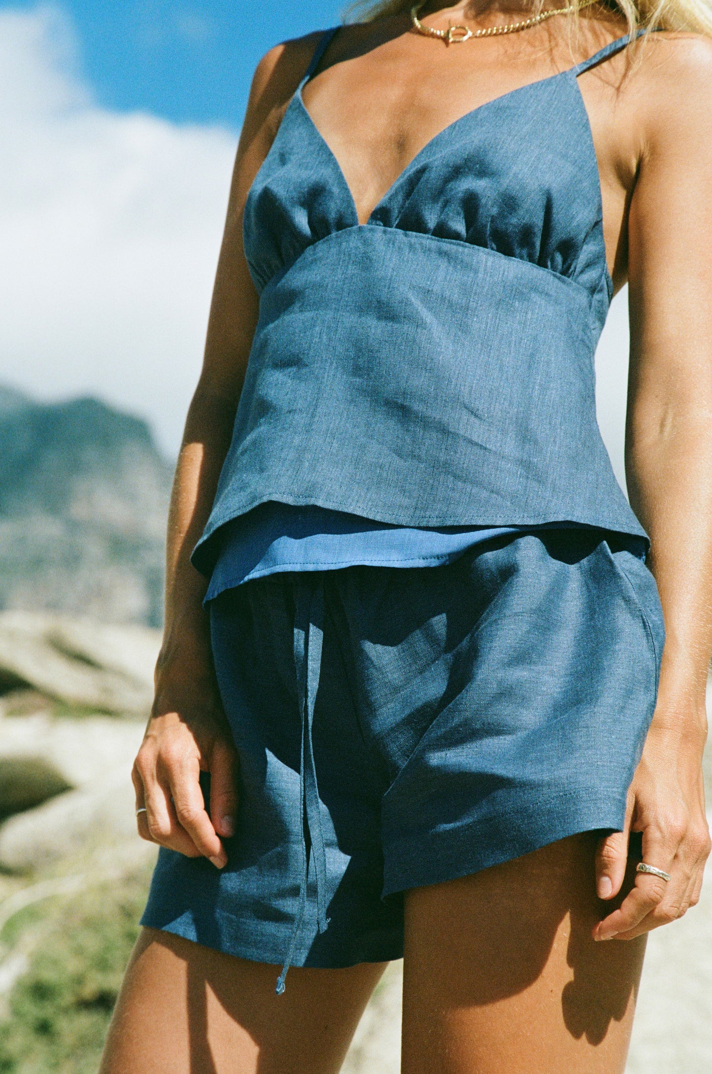Tóxo Squid V-Strap Linen Top, Chambray