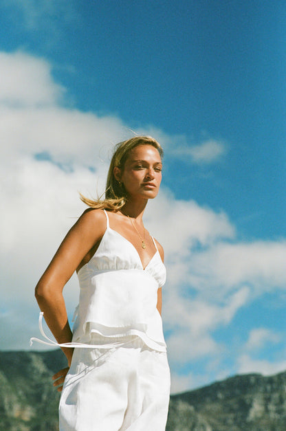 Tóxo Squid V-Strap Linen Top, White